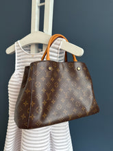 Lade das Bild in den Galerie-Viewer, LOUIS VUITTON MONTAIGNE

