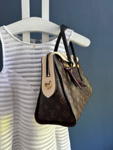 Lade das Bild in den Galerie-Viewer, LOUIS VUITTON TUILERIES
