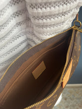 Lade das Bild in den Galerie-Viewer, LOUIS VUITTON POCHETTE
