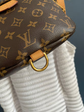 Lade das Bild in den Galerie-Viewer, LOUIS VUITTON BUMBAG
