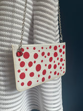 Lade das Bild in den Galerie-Viewer, LOUIS VUITTON YAYOI KUSAMA DOTS CLUCHT
