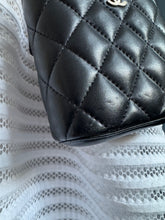 Lade das Bild in den Galerie-Viewer, CHANEL VANITY
