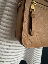 Lade das Bild in den Galerie-Viewer, LOUIS VUITTON MÉTIS EMPREINTE
