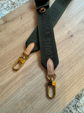 Lade das Bild in den Galerie-Viewer, LOUIS VUITTON SCHULTERRIEMEN
