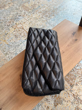 Lade das Bild in den Galerie-Viewer, YSL SADE PUFFER CLUTCH
