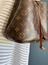 Lade das Bild in den Galerie-Viewer, LOUIS VUITTON NÉONOÉ
