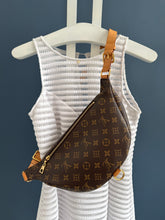 Lade das Bild in den Galerie-Viewer, LOUIS VUITTON BUMBAG
