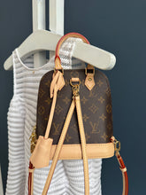 Lade das Bild in den Galerie-Viewer, LOUIS VUITTON ALMA RUCKSACK
