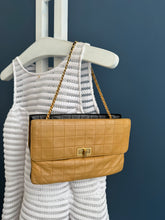 Lade das Bild in den Galerie-Viewer, CHANEL 2.55 DOUBLE CLUTCH
