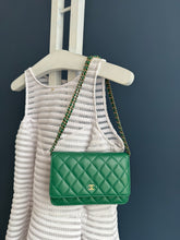 Lade das Bild in den Galerie-Viewer, CHANEL WOC
