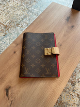 Lade das Bild in den Galerie-Viewer, LOUIS VUITTON NOTIZBUCHUMSCHLAG MM
