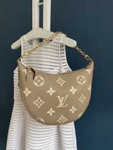 Lade das Bild in den Galerie-Viewer, LOUIS VUITTON LOOP HOBO
