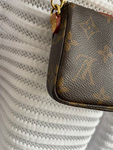 Lade das Bild in den Galerie-Viewer, LOUIS VUITTON MIKRO MÉTIS
