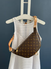 Lade das Bild in den Galerie-Viewer, LOUIS VUITTON BUMBAG
