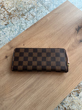 Lade das Bild in den Galerie-Viewer, LOUIS VUITTON CLÉMENCE GELDBÖRSE
