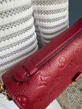 Lade das Bild in den Galerie-Viewer, LOUIS VUITTON MÉTIS CHERRY
