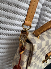 Lade das Bild in den Galerie-Viewer, LOUIS VUITTON CROISETTE
