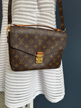 Lade das Bild in den Galerie-Viewer, LOUIS VUITTON MÉTIS
