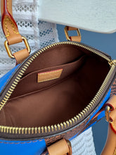 Lade das Bild in den Galerie-Viewer, LOUIS VUITTON SPEEDY 18 POP BLUE
