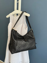 Lade das Bild in den Galerie-Viewer, LOUIS VUITTON CARRYALL MM
