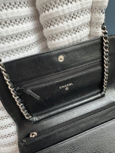 Lade das Bild in den Galerie-Viewer, CHANEL WOC
