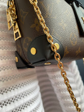 Lade das Bild in den Galerie-Viewer, LOUIS VUITTON PETITE MALLE SOUPLE
