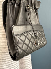 Lade das Bild in den Galerie-Viewer, CHANEL CLASSIC FLAP SMALL / BEUTEL
