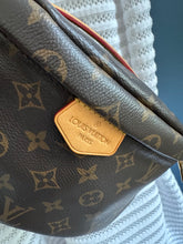 Lade das Bild in den Galerie-Viewer, LOUIS VUITTON BUMBAG
