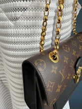 Lade das Bild in den Galerie-Viewer, LOUIS VUITTON VICTOIRE
