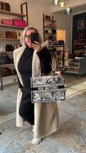 Lade das Bild in den Galerie-Viewer, DIOR TOTE BOOK MEDIUM
