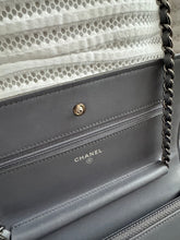 Lade das Bild in den Galerie-Viewer, CHANEL WOC
