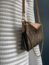 Lade das Bild in den Galerie-Viewer, LOUIS VUITTON PALLAS CLUTCH
