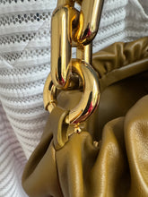 Lade das Bild in den Galerie-Viewer, BOTTEGA VENETA CHAIN POUCH
