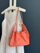 Lade das Bild in den Galerie-Viewer, CHANEL 25 SMALL

