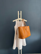 Lade das Bild in den Galerie-Viewer, MCM SHOPPER LARGE
