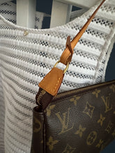 Lade das Bild in den Galerie-Viewer, LOUIS VUITTON POCHETTE ACCESSOIRES
