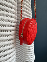Lade das Bild in den Galerie-Viewer, CHANEL ROUND CLUTCH
