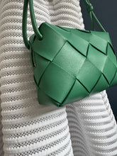 Lade das Bild in den Galerie-Viewer, BOTTEGA VENETA CASSETA CAMERA BAG
