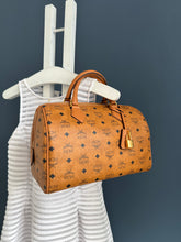 Lade das Bild in den Galerie-Viewer, MCM BOSTON BAG
