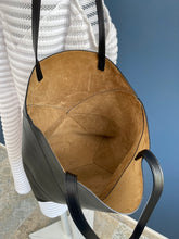 Lade das Bild in den Galerie-Viewer, LOEWE PUZZLE FOLD SHOPPER
