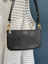 Lade das Bild in den Galerie-Viewer, LOUIS VUITTON POCHETTE
