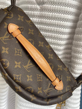 Lade das Bild in den Galerie-Viewer, LOUIS VUITTON BUMBAG
