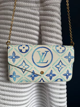 Lade das Bild in den Galerie-Viewer, LOUIS VUITTON FÉLICIE BY THE POOL
