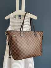 Lade das Bild in den Galerie-Viewer, LOUIS VUITTON NEVERFULL  MIT SCHULTERRIEMEN
