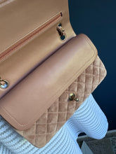 Lade das Bild in den Galerie-Viewer, CHANEL DOUBLE FLAP WILDLEDER

