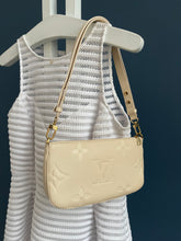 Lade das Bild in den Galerie-Viewer, LOUIS VUITTON MULTI POCHETTE EMPREINTE
