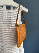 Lade das Bild in den Galerie-Viewer, MCM CLUTCH
