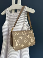 Lade das Bild in den Galerie-Viewer, LOUIS VUITTON DIANE BICOLOR EMPREINTE
