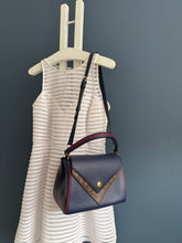 Lade das Bild in den Galerie-Viewer, LOUIS VUITTON DOUBLE V
