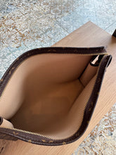 Lade das Bild in den Galerie-Viewer, LOUIS VUITTON TOILETTE 26
